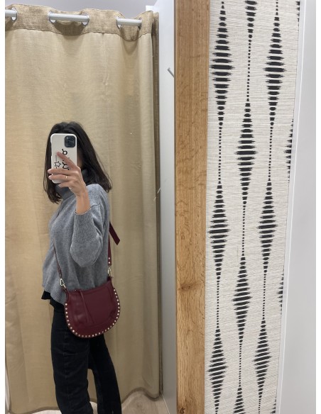 Bolso bandolera con borde de tachas