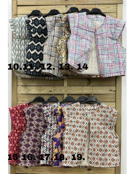 Chaleco acolchado estampado con volantito