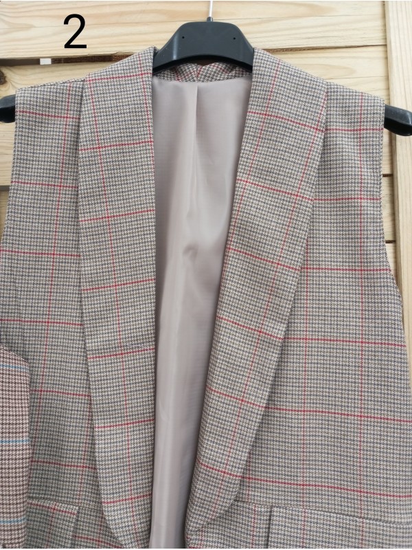 Chaleco largo cuadritos con solapa 2