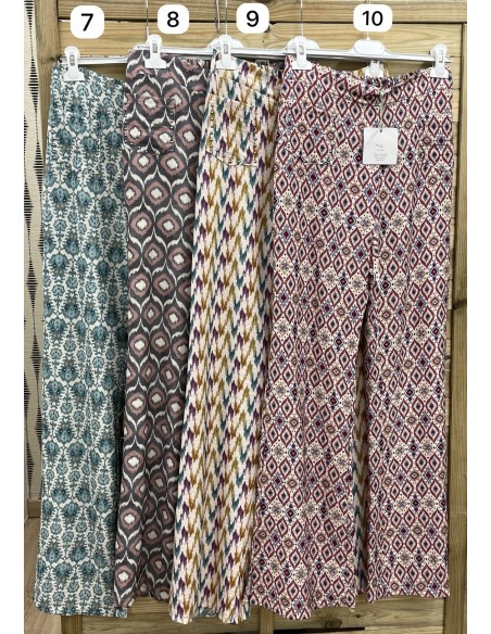 Pantalon recto estampados con tachas en bolsillos