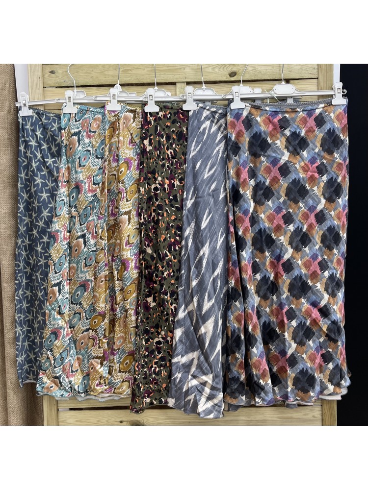 falda estampada saten midi