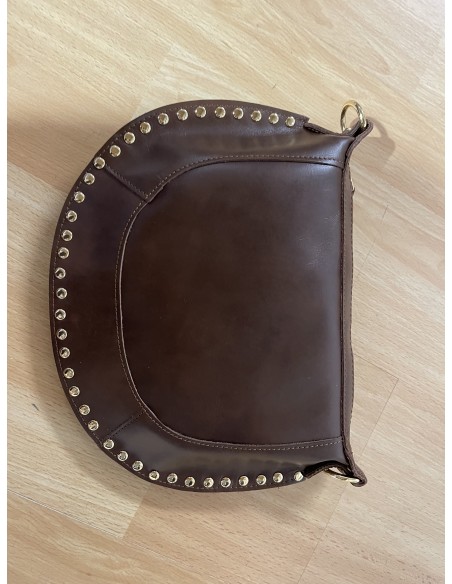 Bolso bandolera con borde de tachas