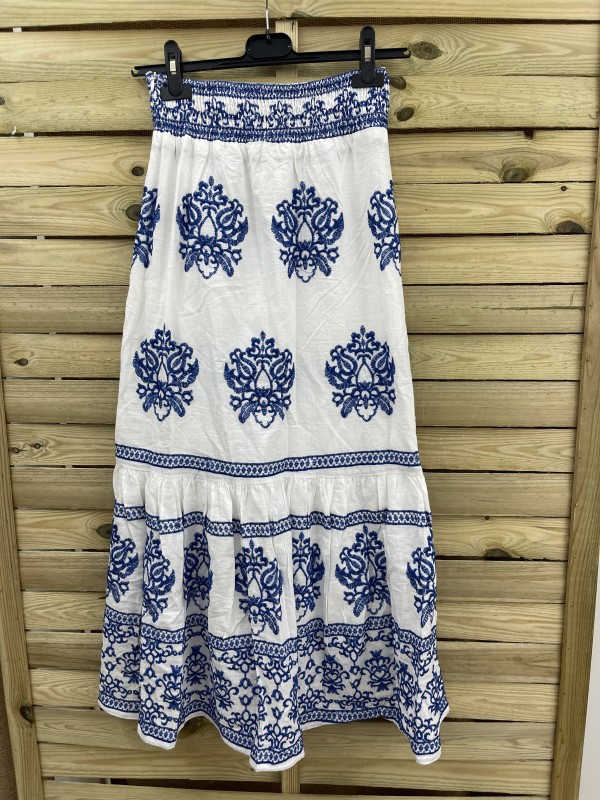 Falda midi bordado de color 2