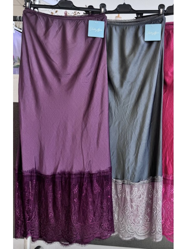 Falda satén con encaje en bajo 2