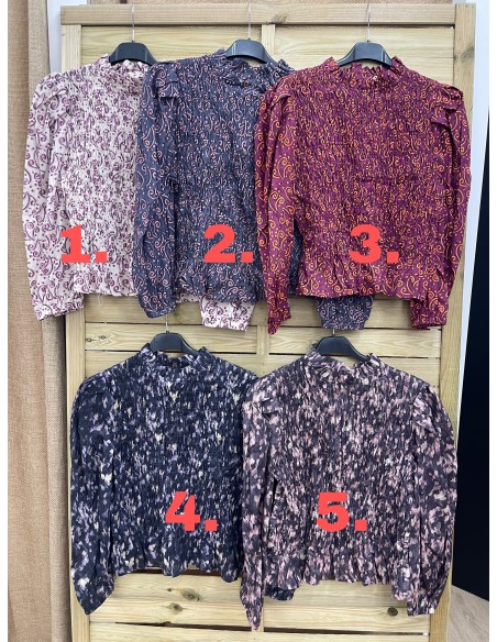 Camisa estampada frunce con volantito en cuello y cintura