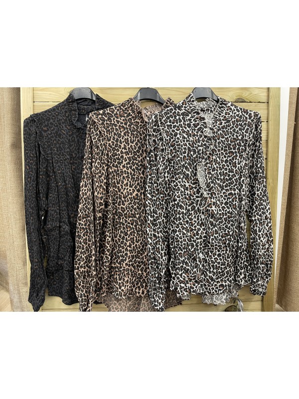 Camisa leopardo volantito en cuello y botones
