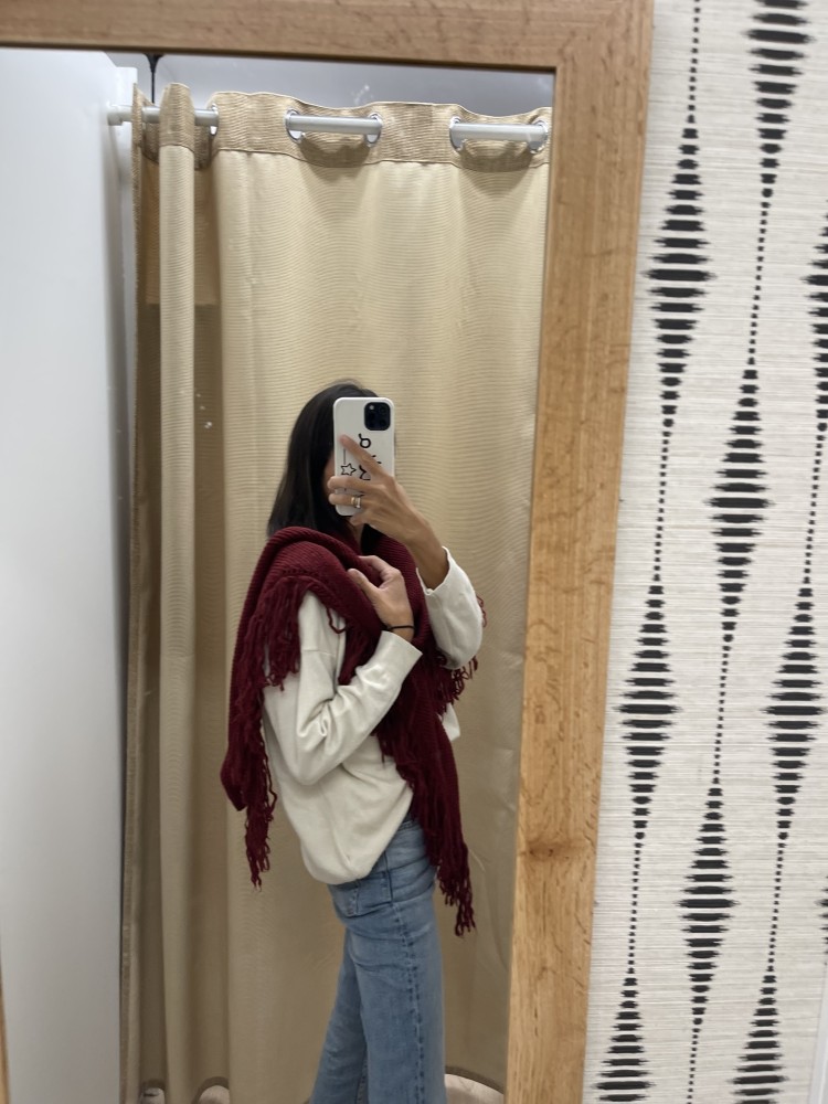 Capa de lana en pico flecos