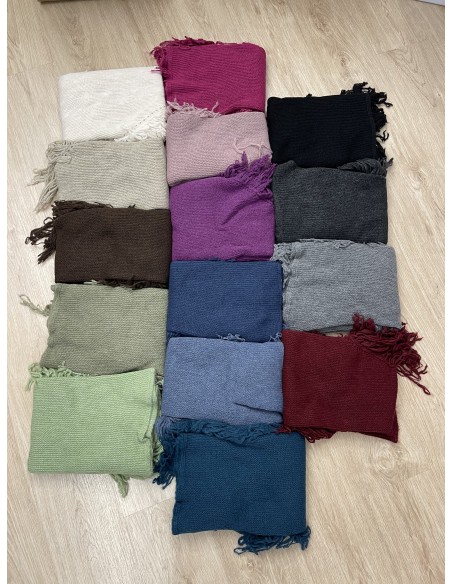 Capa de lana en pico flecos