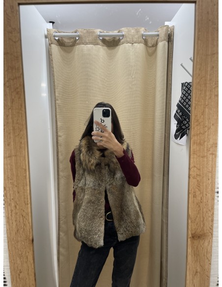 Chaleco de pelo natural con cuello corto