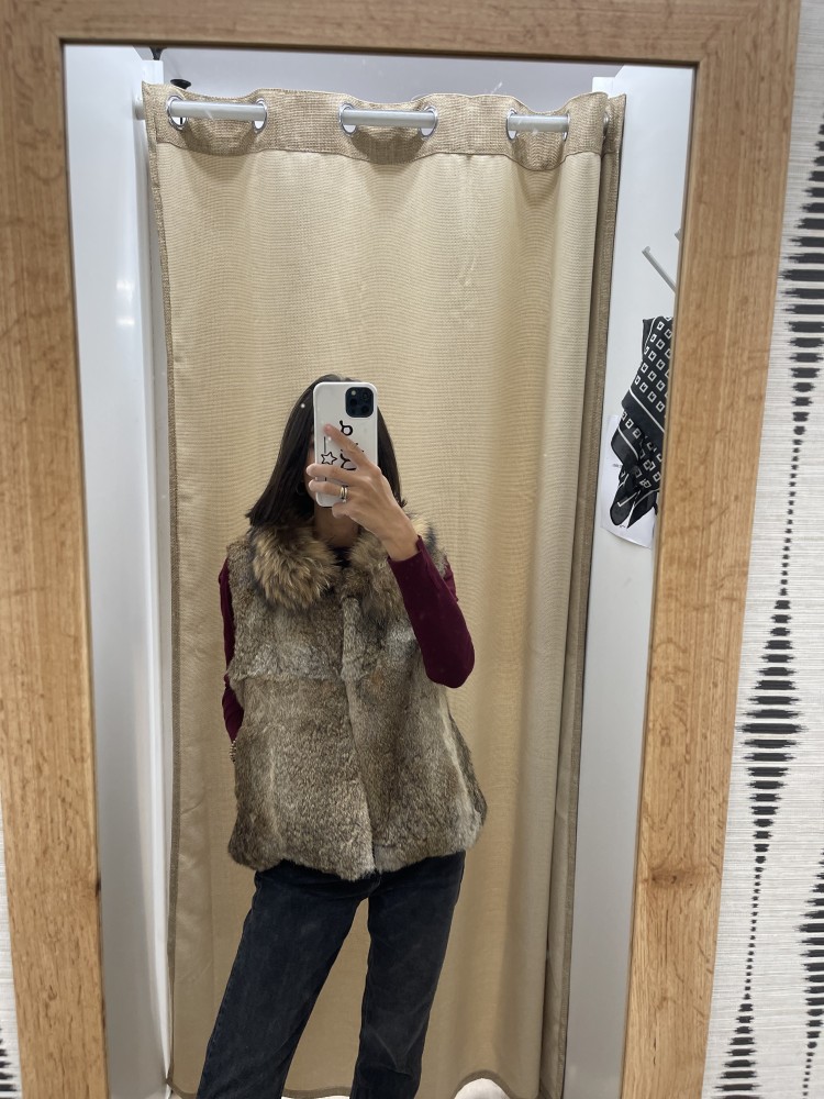 Chaleco de pelo natural con cuello corto