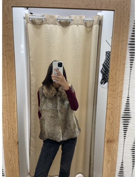 Chaleco de pelo natural con cuello corto