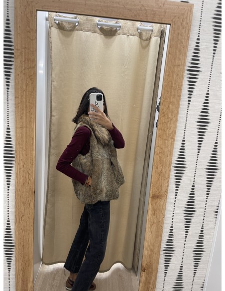 Chaleco de pelo natural con cuello corto