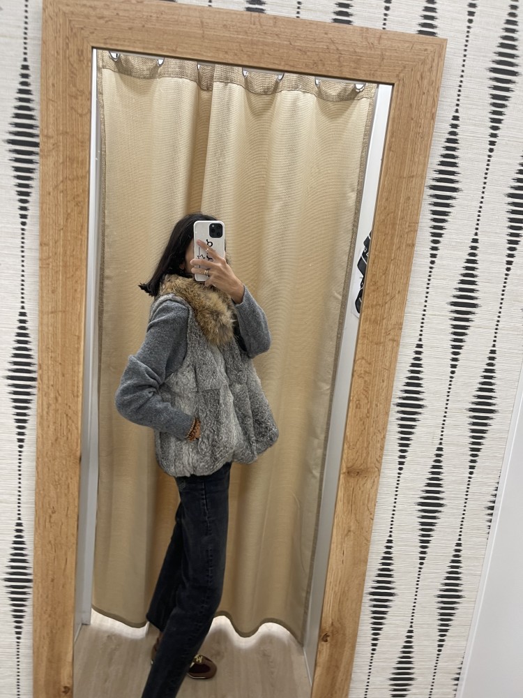 Chaleco de pelo natural con cuello corto