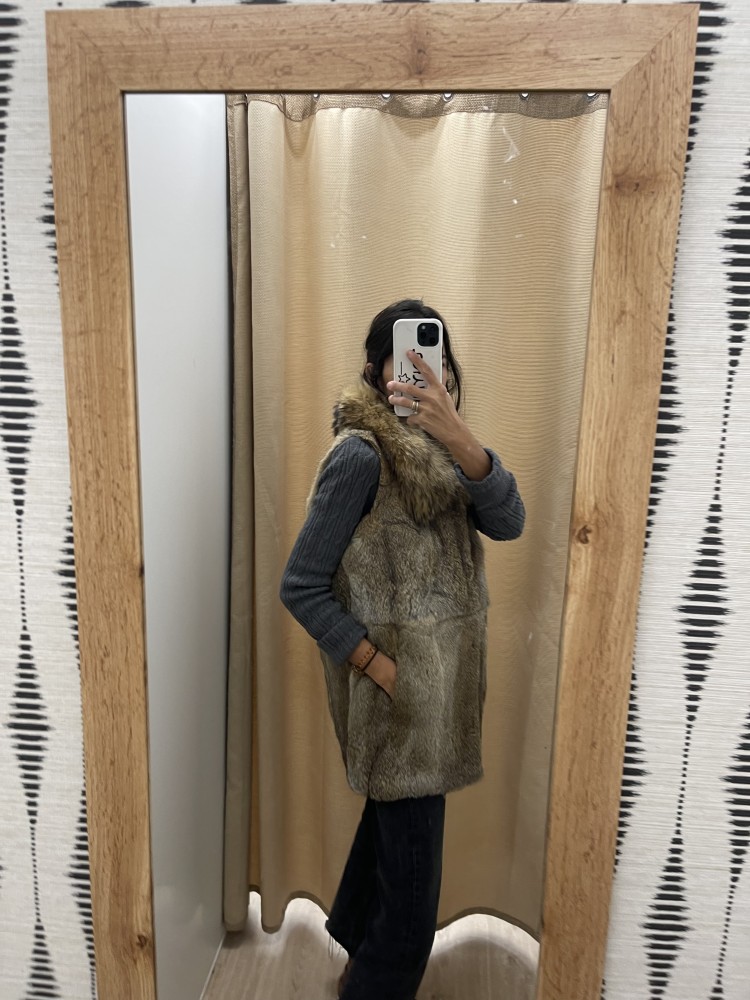 Chaleco de pelo natural con cuello midi