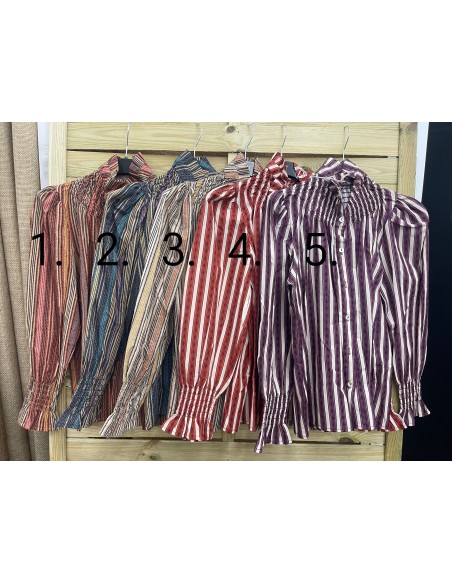 Camisa estampada con botones y  cuello subido con frunce