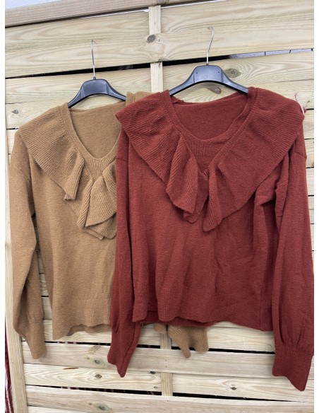 Jersey liso con escote en pico y volante