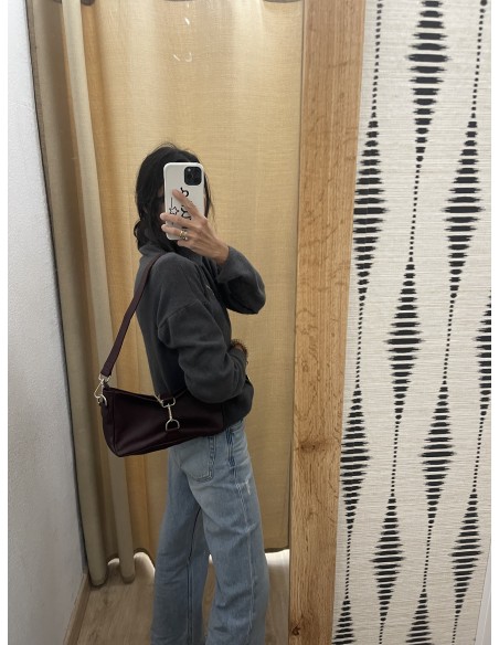 Bolso de piel cierre mosquetón