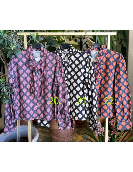 Camisa lazada en cuello con vivo