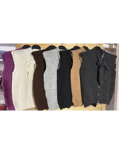 Chaleco de punto con botones y lazada