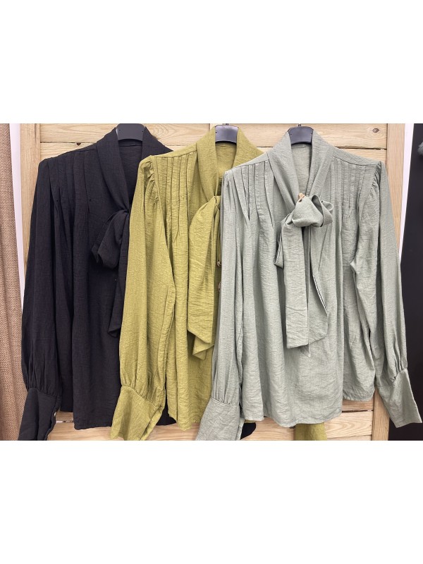 Camisa lisa con jaretas y lazada 2