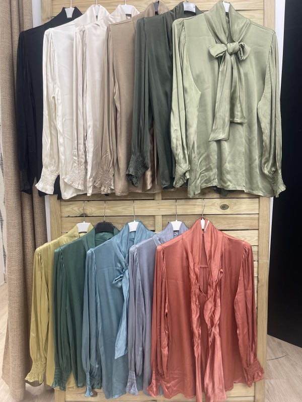 Camisa satén lisa con lazo en cuello 2