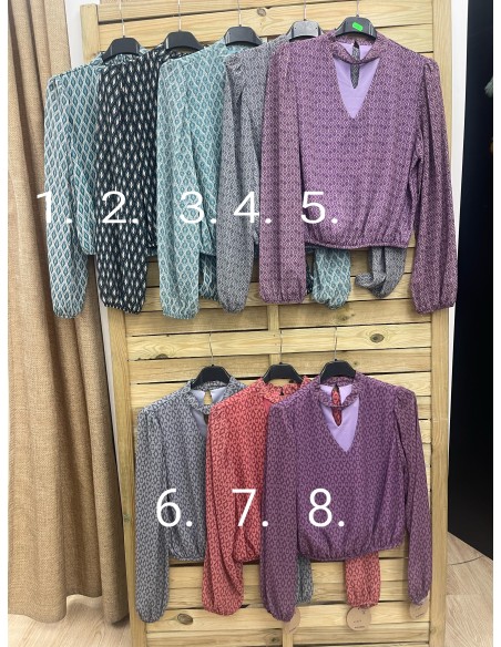 Camisa estampada con abertura y cintura fruncida