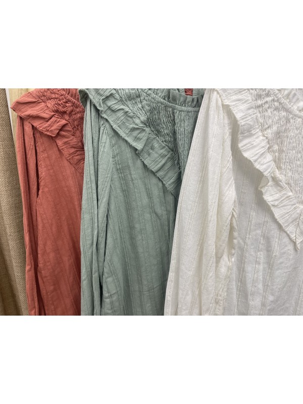 Camisa pico fruncido con brillo dorado 2