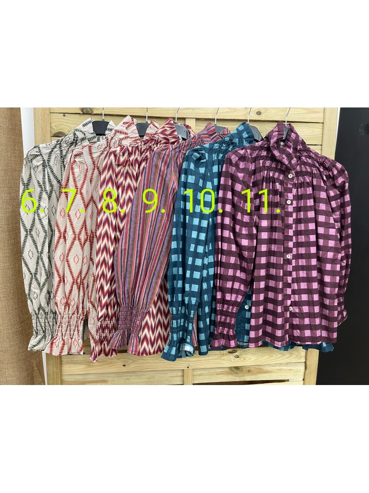 Camisa estampada con botones y  cuello subido con frunce