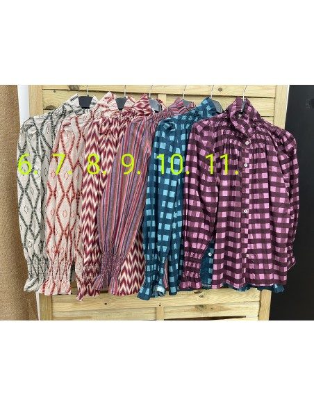 Camisa estampada con botones y  cuello subido con frunce