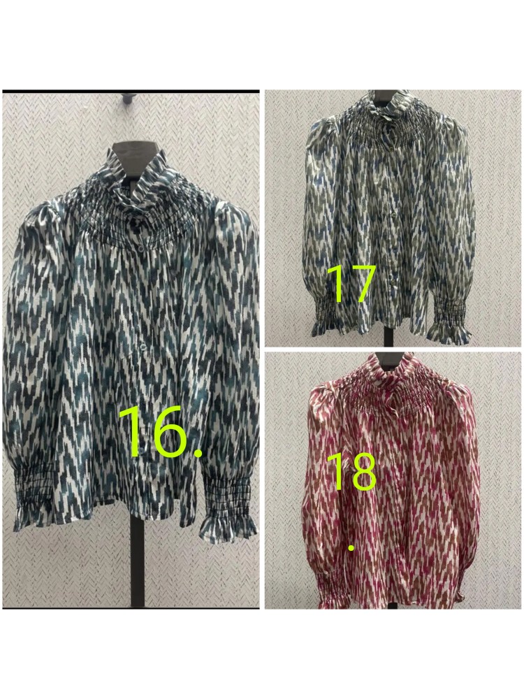 Camisa estampada con botones y  cuello subido con frunce