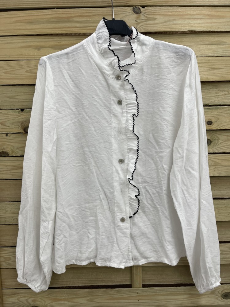 Camisa lisa volantito vertical con vivo