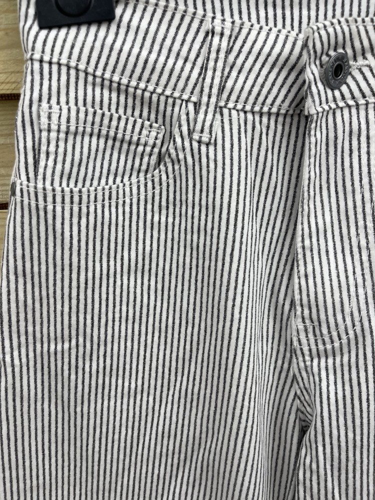 Jeans rayitas grises