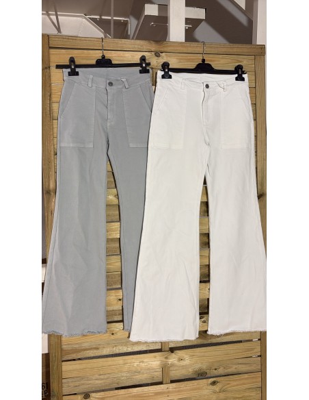 Jeans bolsillo parche estrellas traseras plateadas