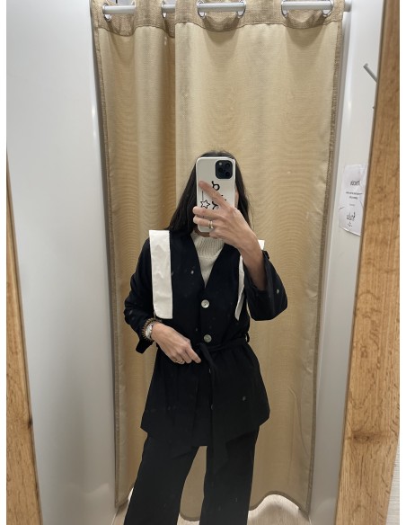 Chaqueta solapas bicolor con cinturon