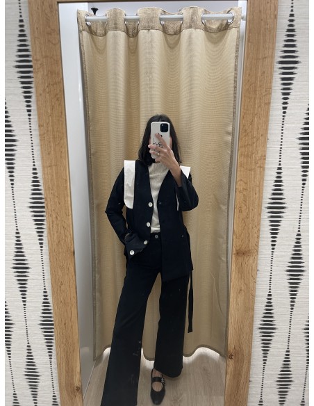 Chaqueta solapas bicolor con cinturon