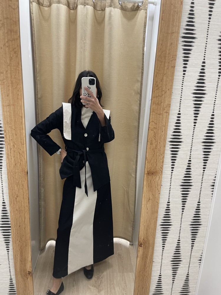 Chaqueta solapas bicolor con cinturon