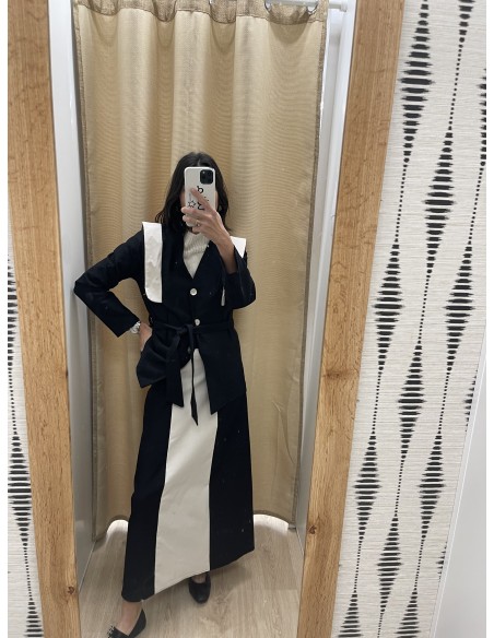 Chaqueta solapas bicolor con cinturon