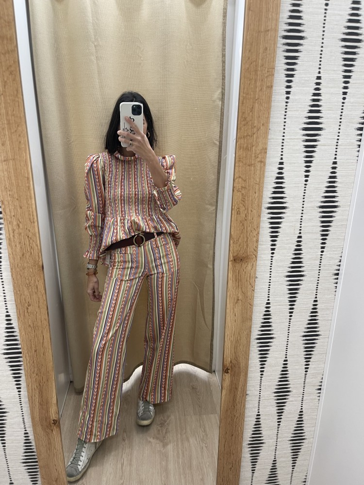 Jeans espigas verticales con botones