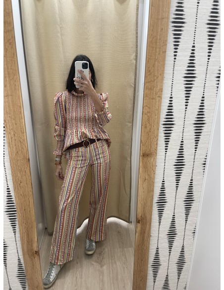 Jeans espigas verticales con botones