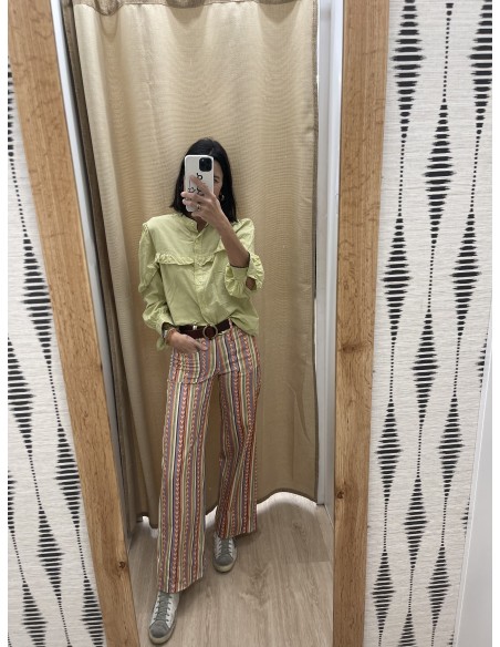 Jeans espigas verticales con botones