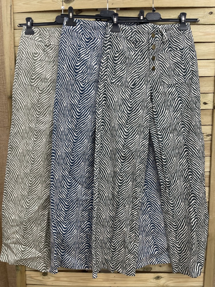 Jeans mini cebra con botones