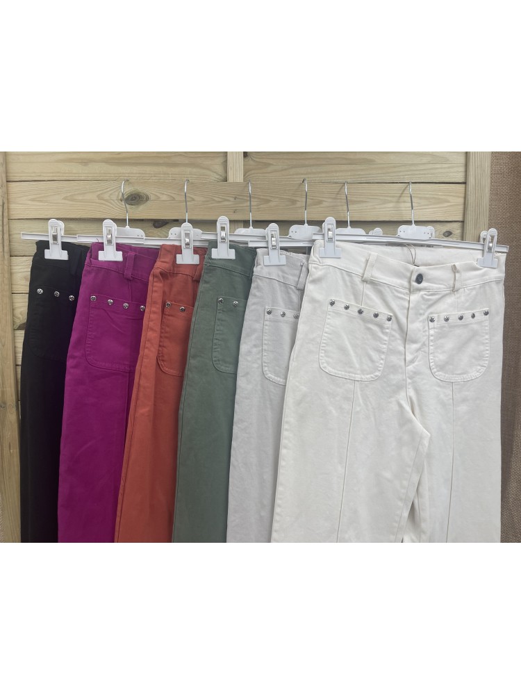 Pantalon tachas con estrellitas en bolisllos