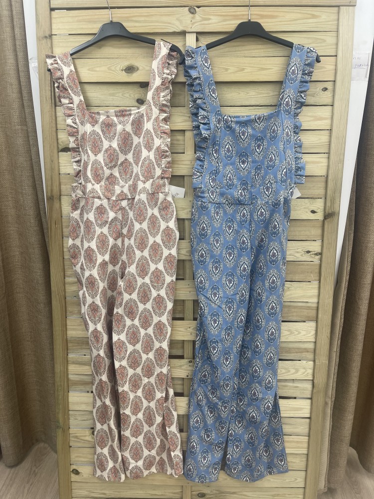 Peto racimos con volantito en sisa