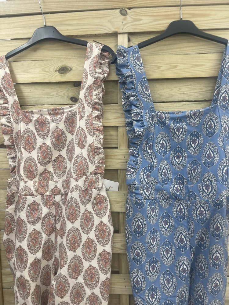 Peto racimos con volantito en sisa