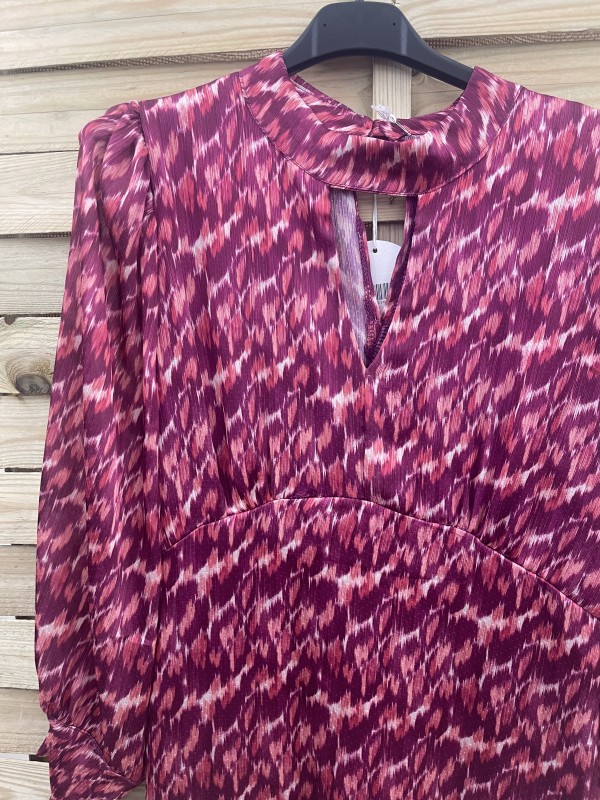 Vestido de gasa estampado con corte en pecho y abertura 2