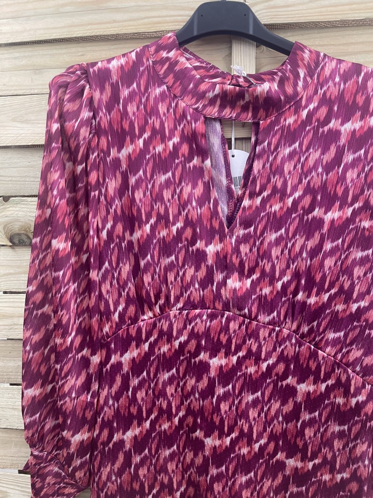 Vestido de gasa estampado con corte en pecho y abertura