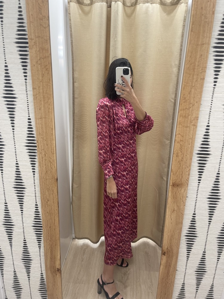 Vestido de gasa estampado con corte en pecho y abertura