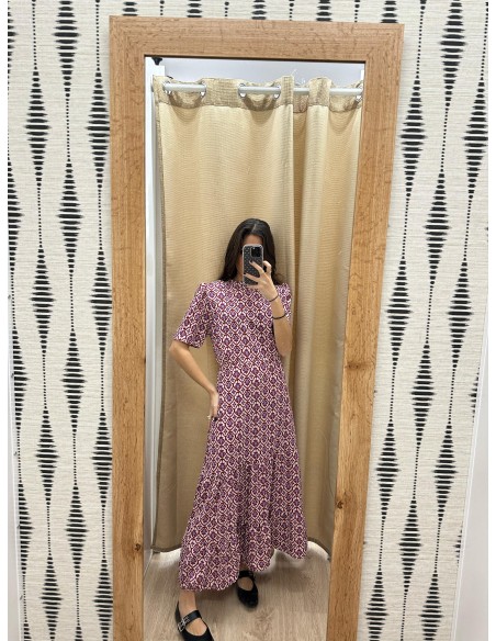 Vestido cenefa con manga corta y triple corte