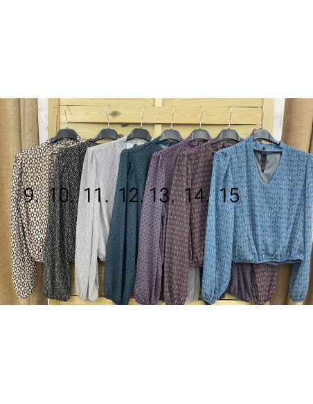 Camisa estampada con abertura y cintura fruncida