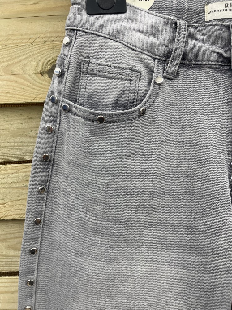 Jeans recto tachas laterales